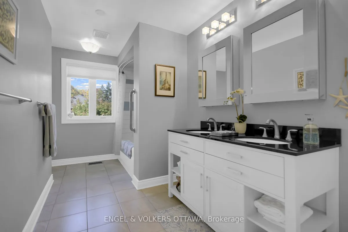 5593 Whitewood Avenue, ON K4M 1E1