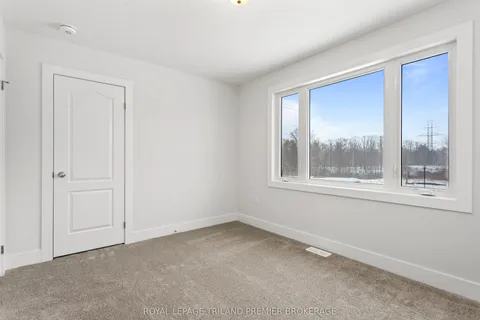 1585 CHICKADEE Trail, ON N6M 1G4