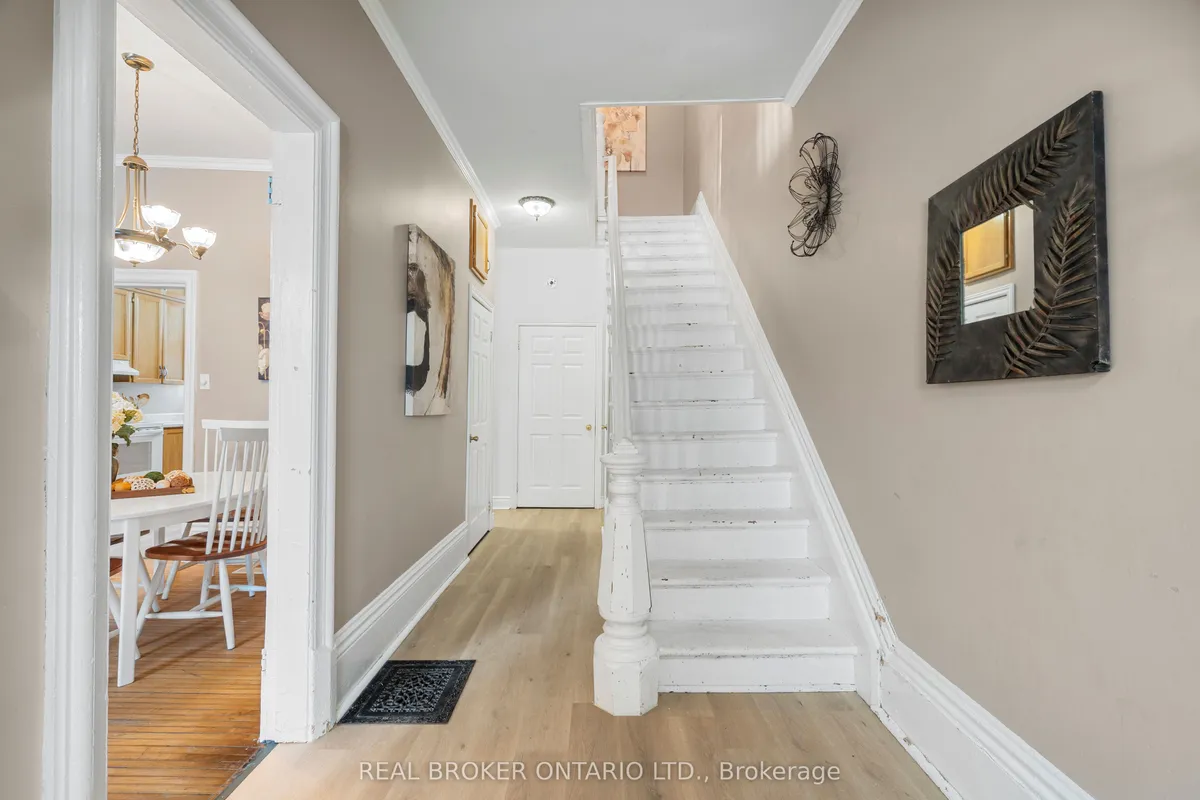 42 Daniel Street, ON K7S 2K5