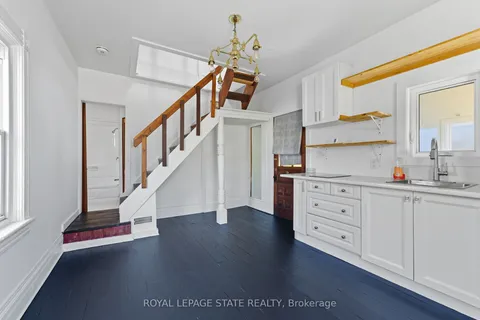 8 Tasker Street, ON L2R 3Z8