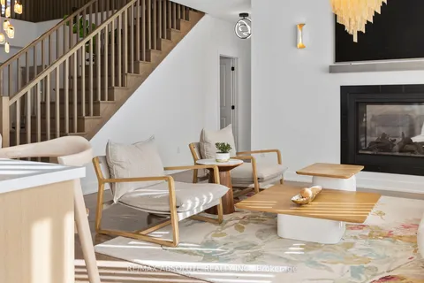 921 Beckton Heights, ON K2S 2X5