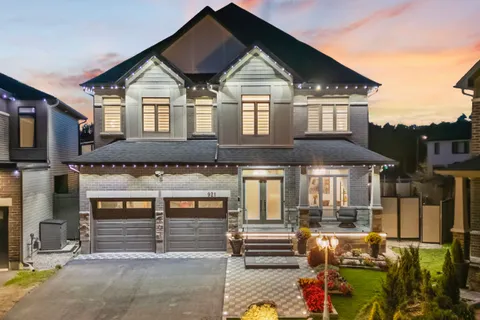 921 Beckton Heights, ON K2S 2X5