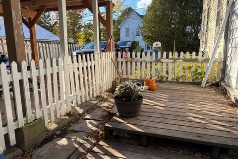 10 BRIDGE Street, ON K0G 1S0