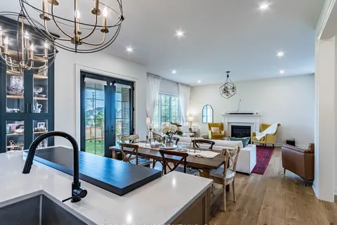 377 Manhattan Drive, ON N6K 4M7