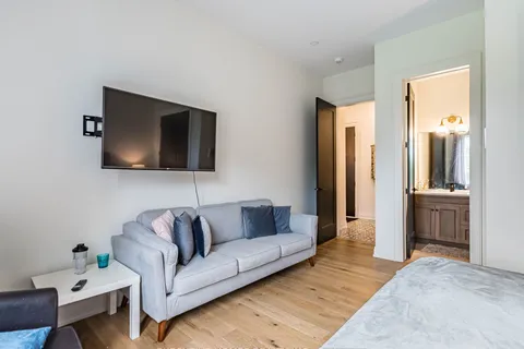 377 Manhattan Drive, ON N6K 4M7