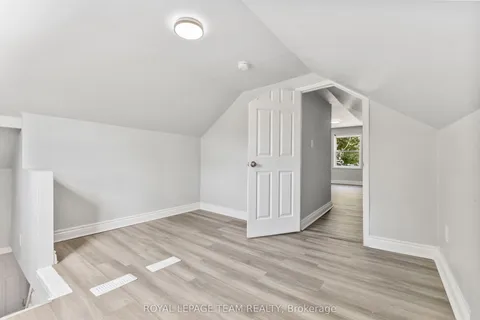 105 Jolliet Avenue, ON K1L 5H1