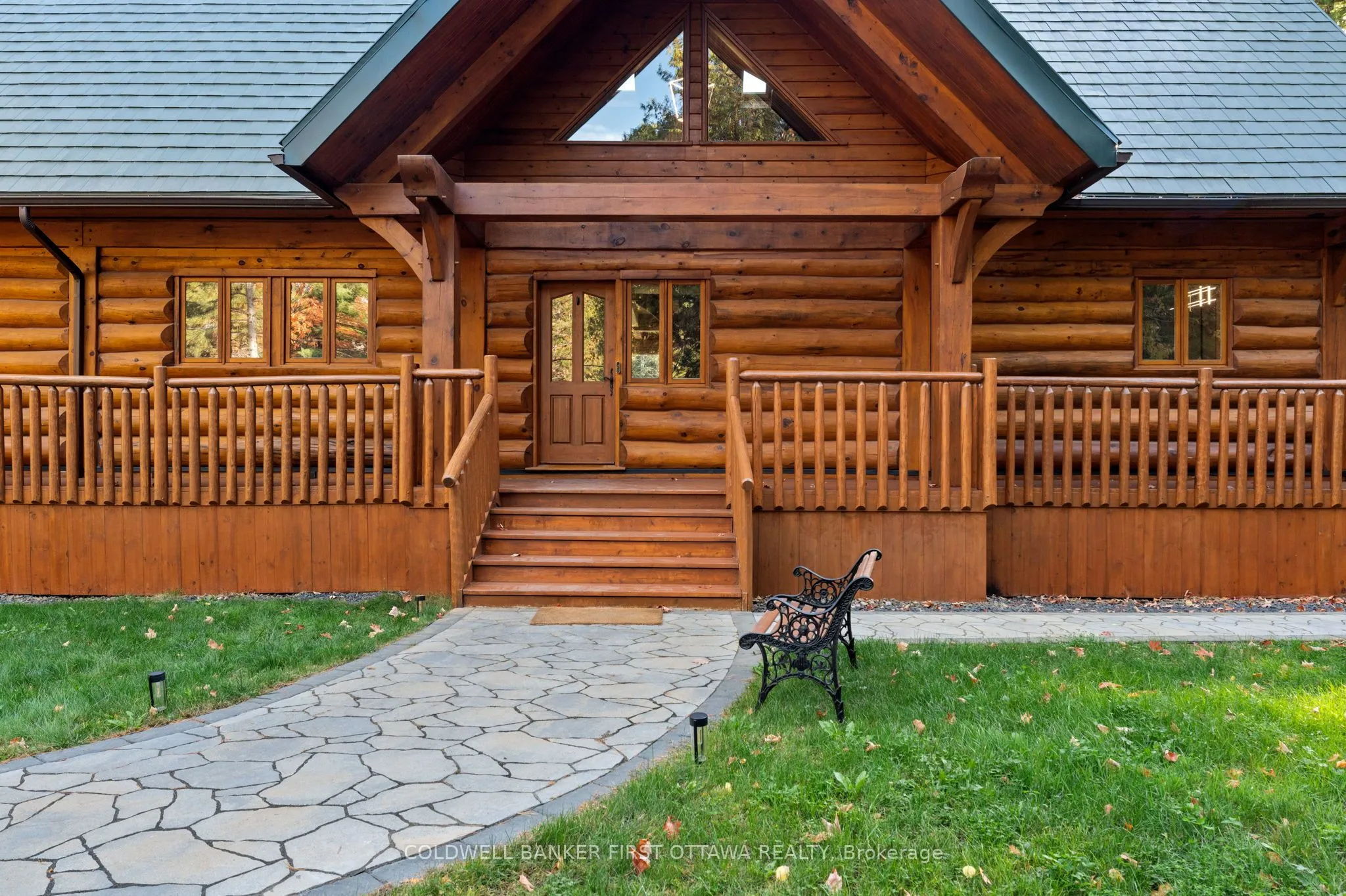 9 LUCAS Lane, ON K2S 1S5