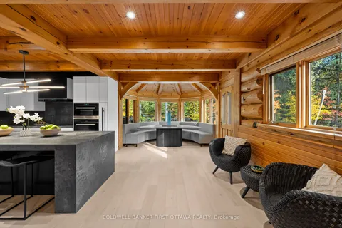 9 LUCAS Lane, ON K2S 1S5