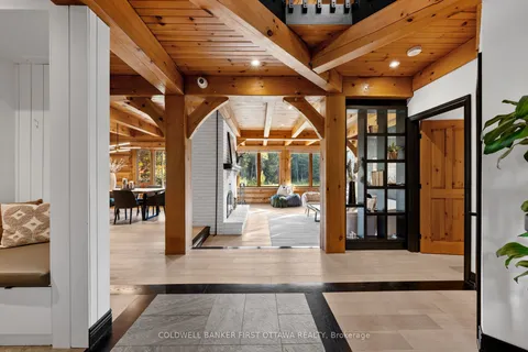 9 LUCAS Lane, ON K2S 1S5