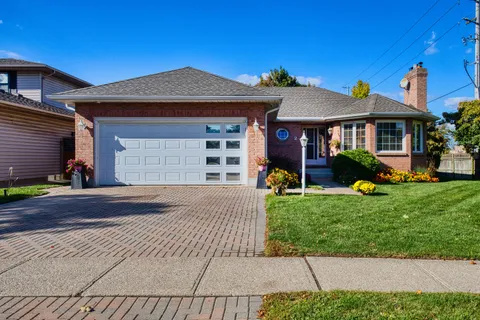 2 Harvest Oak Drive, ON L2S 3H4