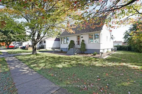 12 Maple Avenue, ON K0E 1K0