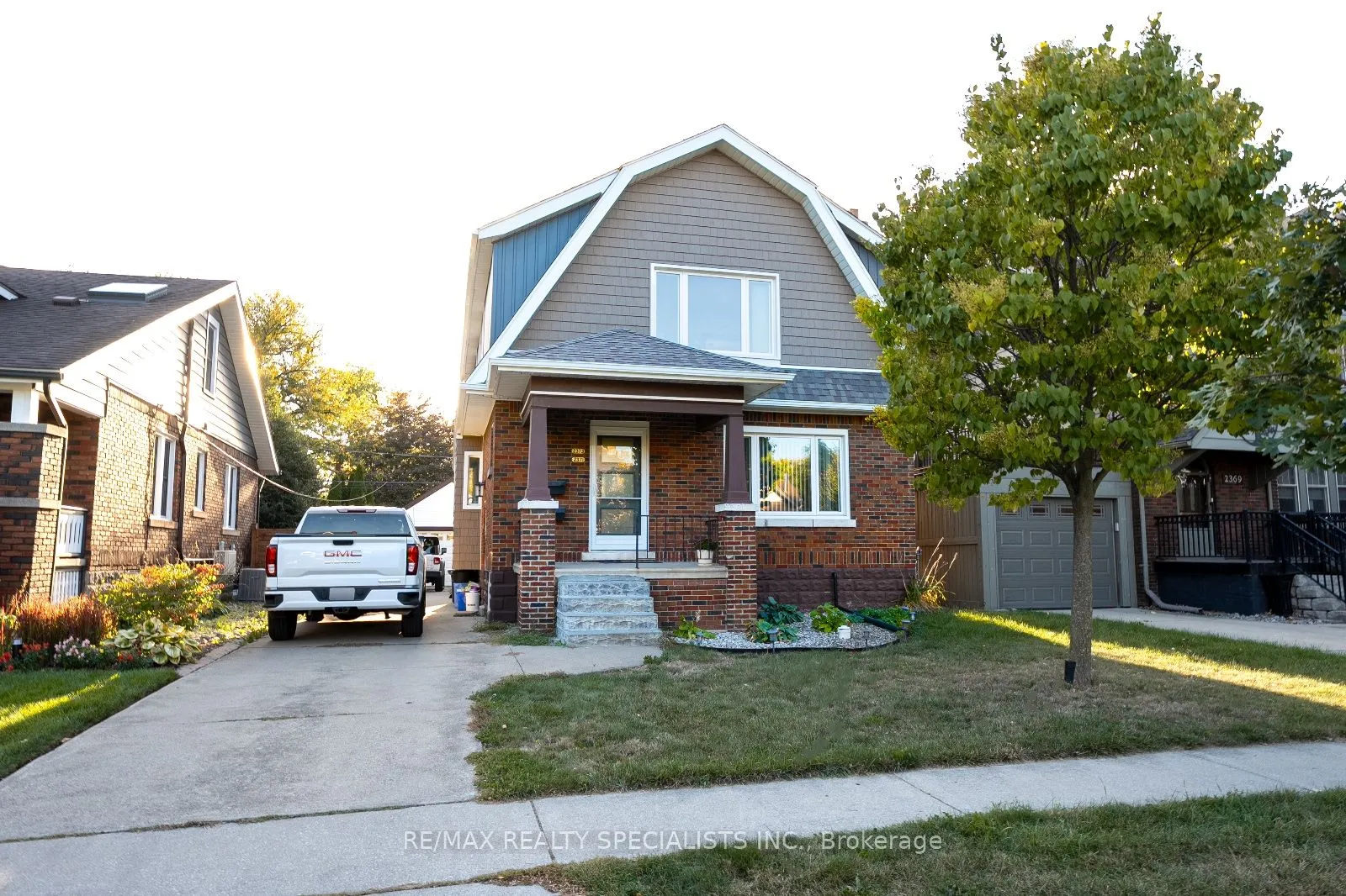 2371-2373 Lincoln Road, ON N8W 2R4