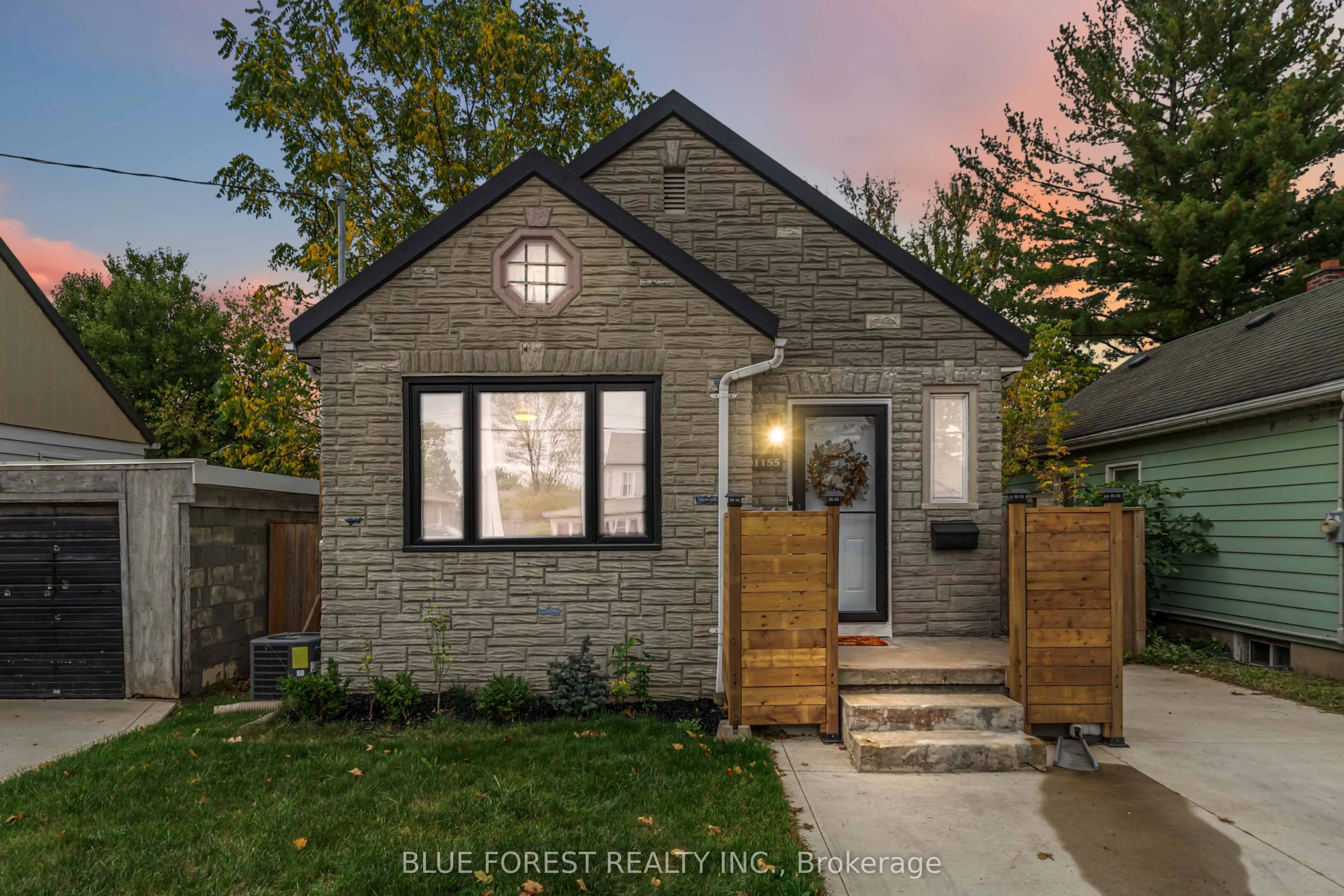 1155 Trafalgar Street, ON N5Z 1H3