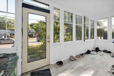 578 Oxford Street, ON N5Y 3J1