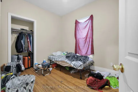 578 Oxford Street, ON N5Y 3J1