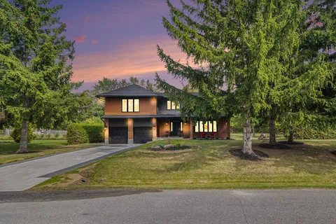 19 Newland Drive, ON K2J 3Z8