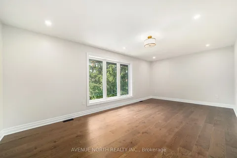 19 Newland Drive, ON K2J 3Z8