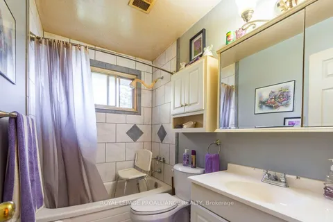 69 Thorncliffe Drive, ON K8P 4M1