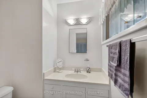 46 Quinpool Crescent, ON K2H 6J1