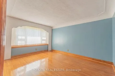 16 Kingsmount Street, ON L8S 3L3