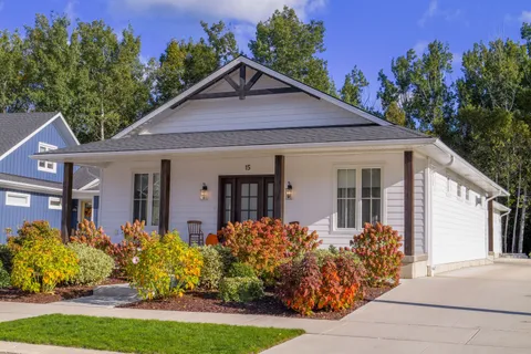 15 Lakeforest Drive, ON N0H 2L0