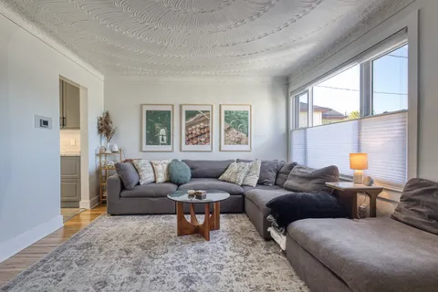 31 Bridge Street, ON L2S 2V7