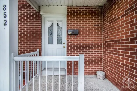 852 Cummings Avenue, ON K1K 2L4