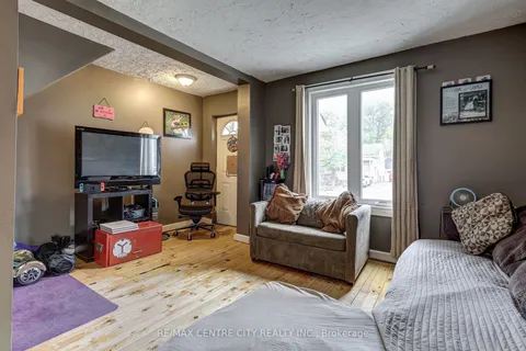 270 Ross Street, ON N5R 3Y9