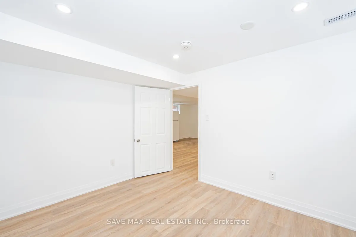 248 West 18th Street, ON L9C 4G9