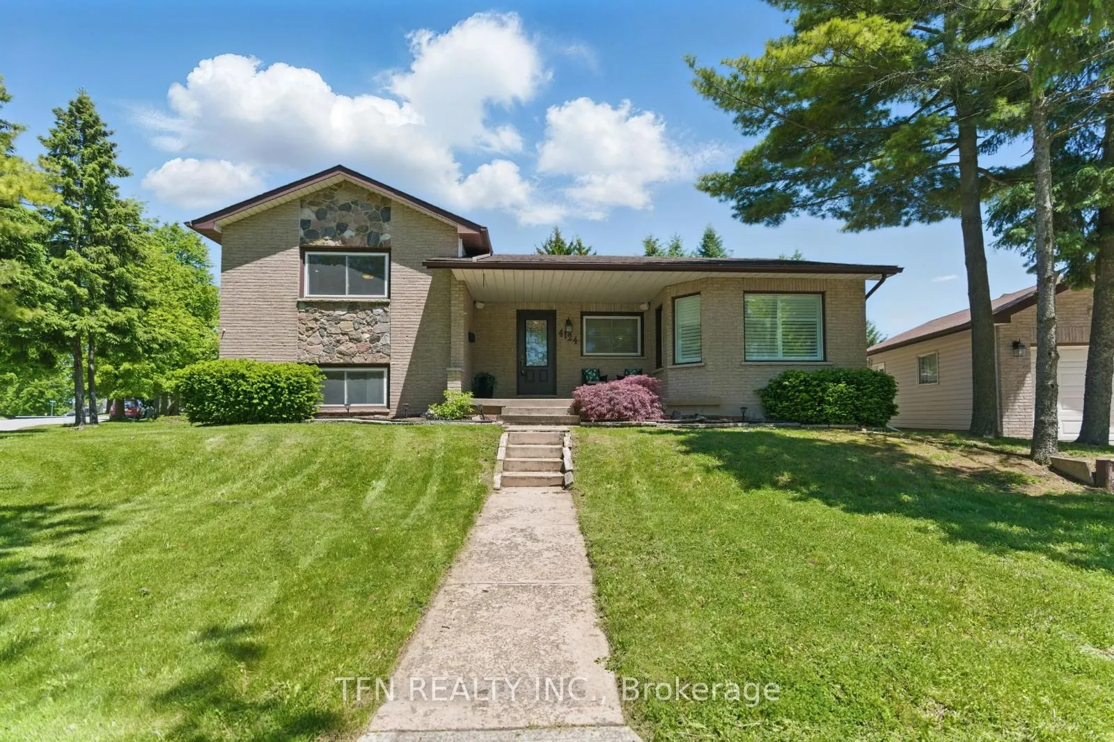 4124 Preston Avenue, ON L2H 2C5