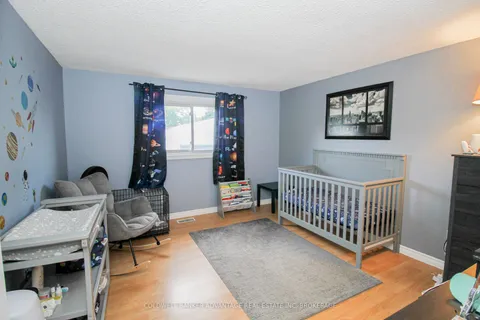 42 Newleaf Crescent, ON L3C 6B4