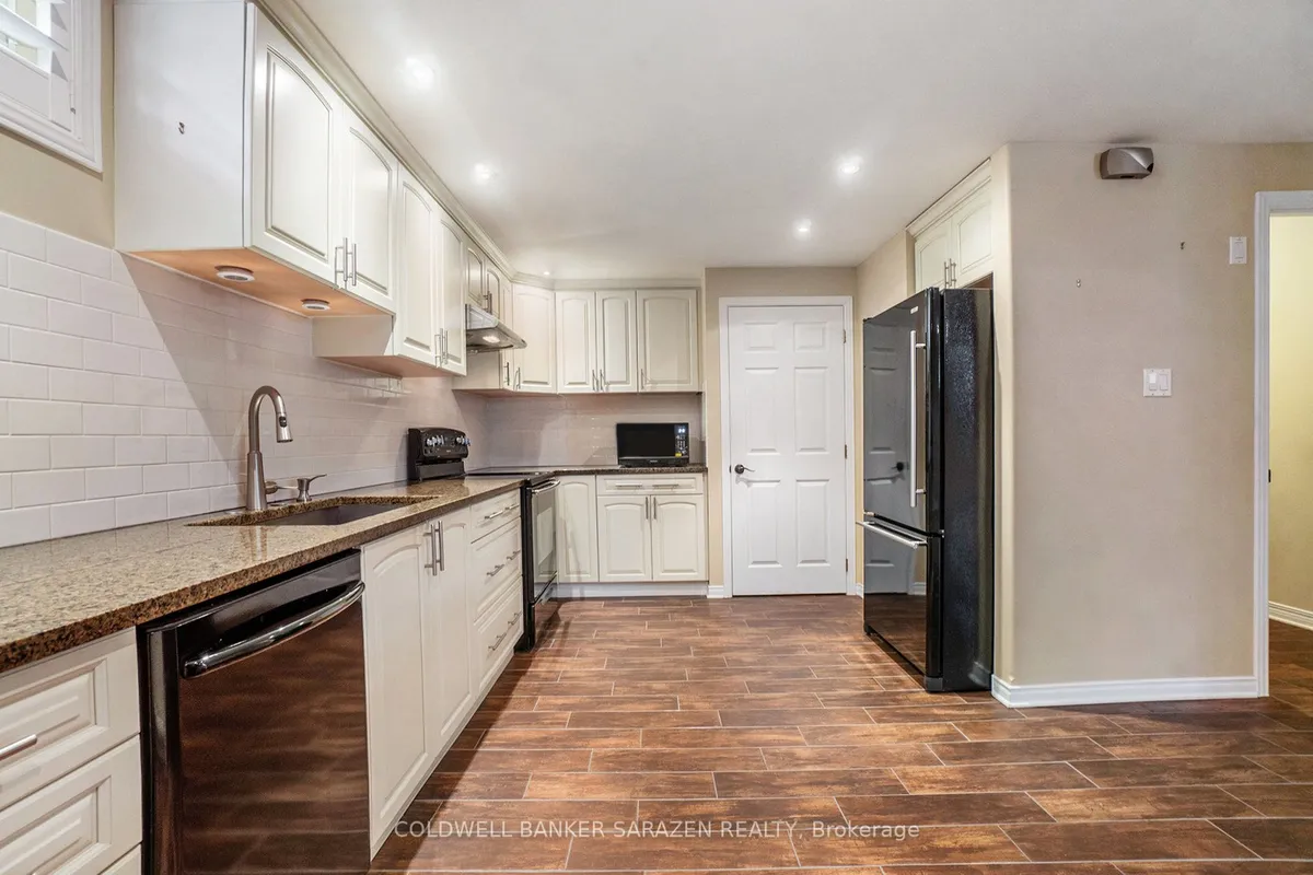 221 Madhu Crescent, ON K2C 4J2