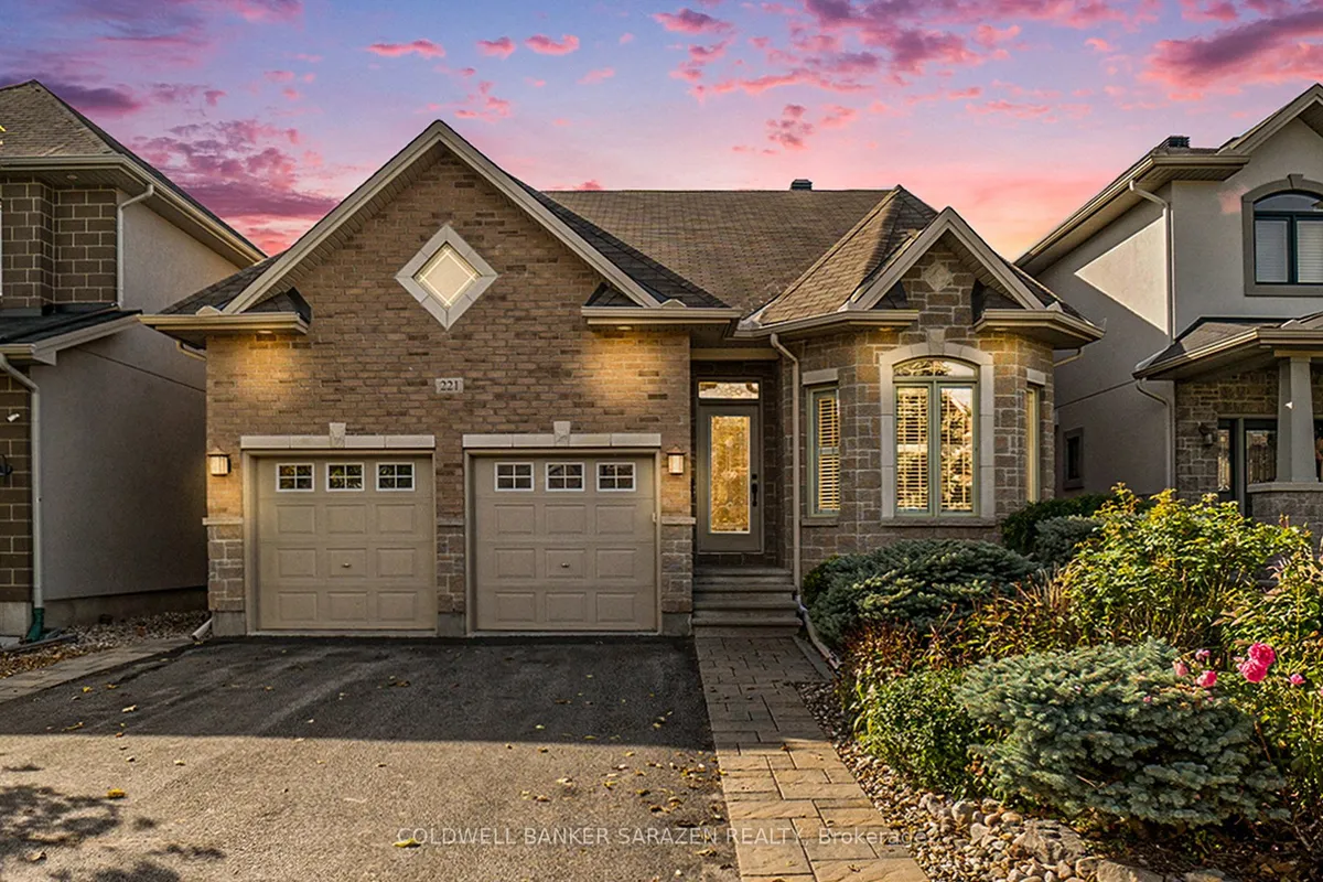 221 Madhu Crescent, ON K2C 4J2