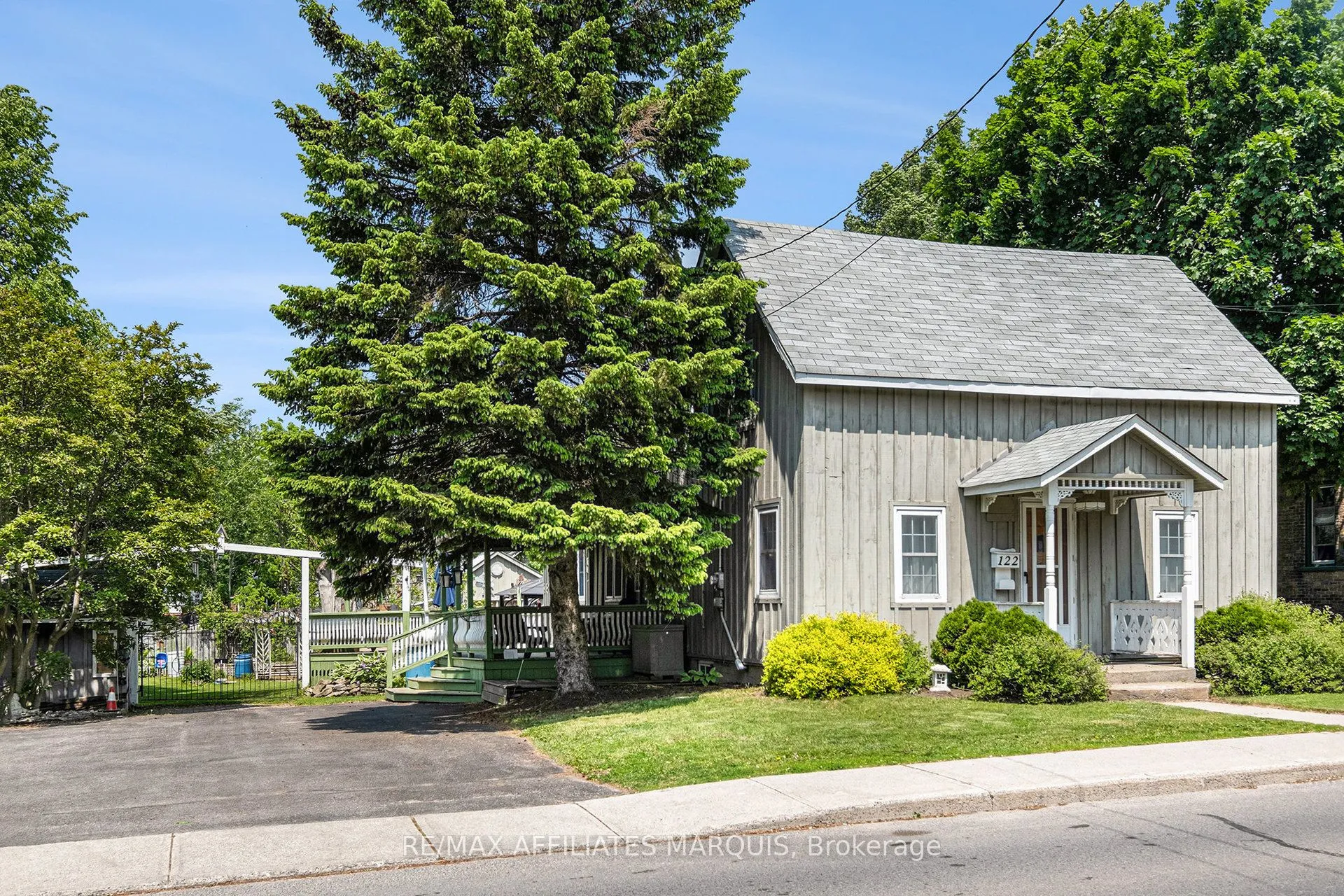 122 Chambers Street, ON K7A 2Z3