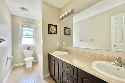 190 Ingersoll Crescent, ON K2T 0C8