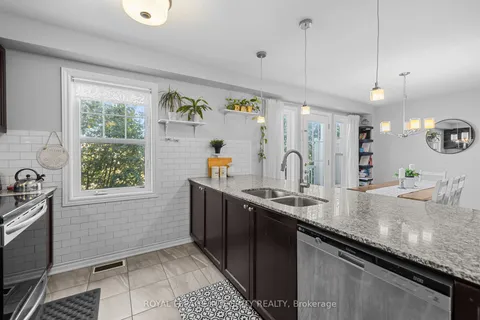 211 Bensinger Way, ON K2S 0P1