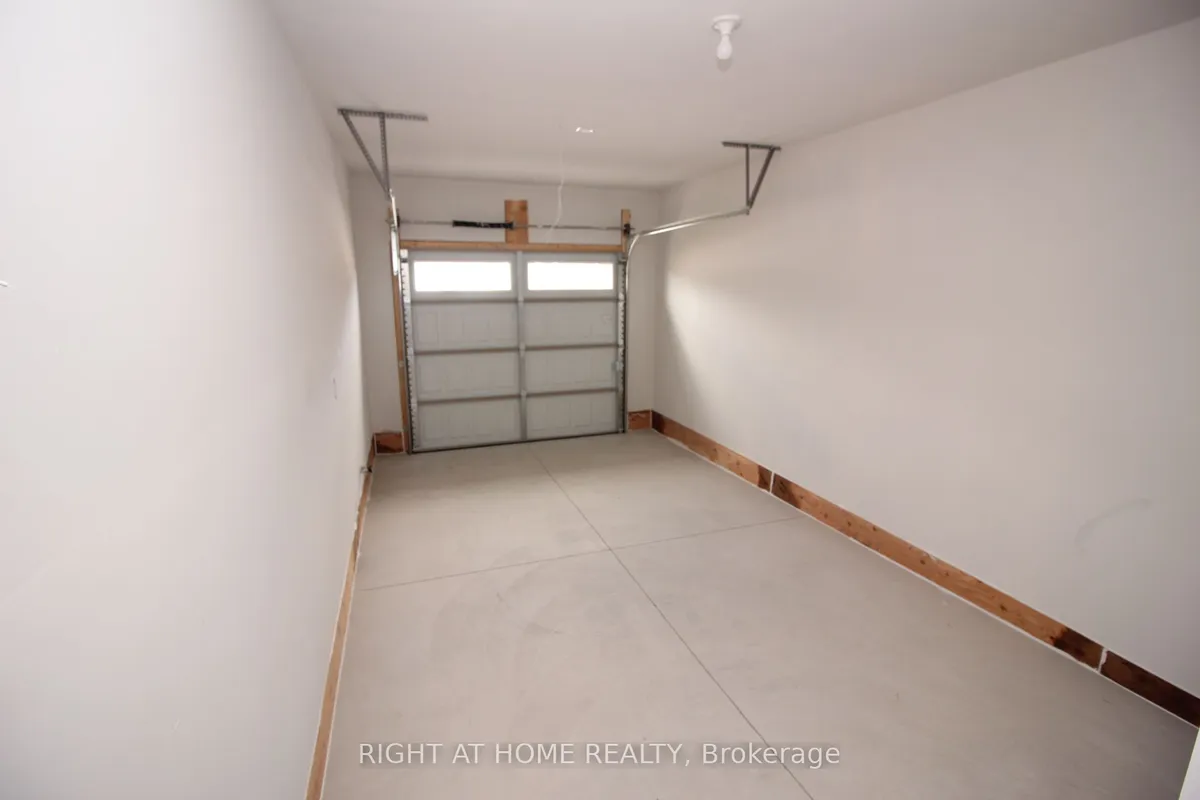 136 Alicia Crescent, ON L2V 0M2