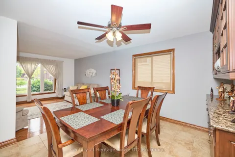 7 HUNTINGTON Lane, ON L2S 3J5