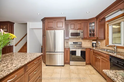 7 HUNTINGTON Lane, ON L2S 3J5