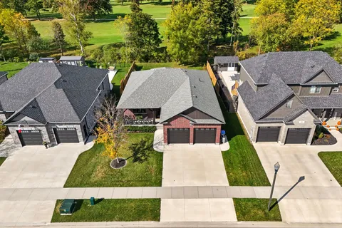 19 Gilmer Crescent, ON N4W 0H2