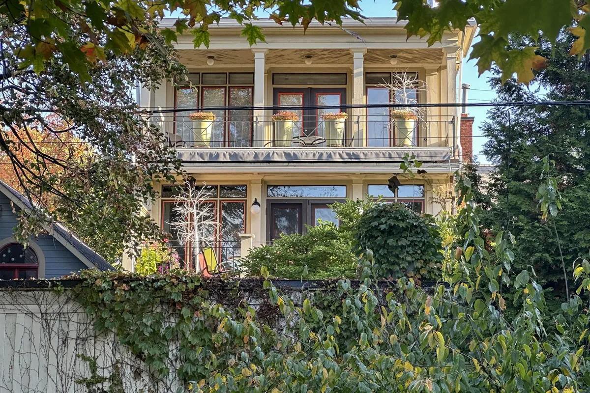 105 Stanley Avenue, ON K1M 1N8