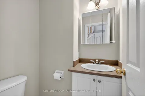 990 Markwick Crescent, ON K4A 4X9