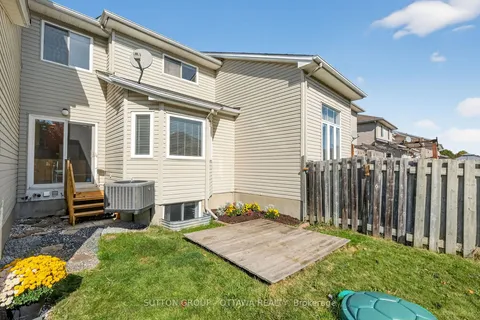 990 Markwick Crescent, ON K4A 4X9