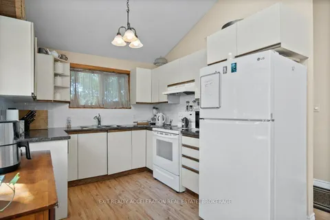 122 Bayview Drive, ON K7R 3K8