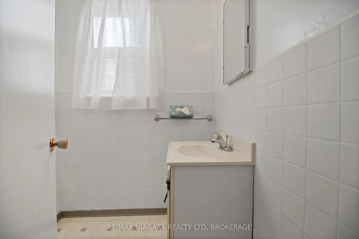 613 Queenston Road, ON L0S 1J0