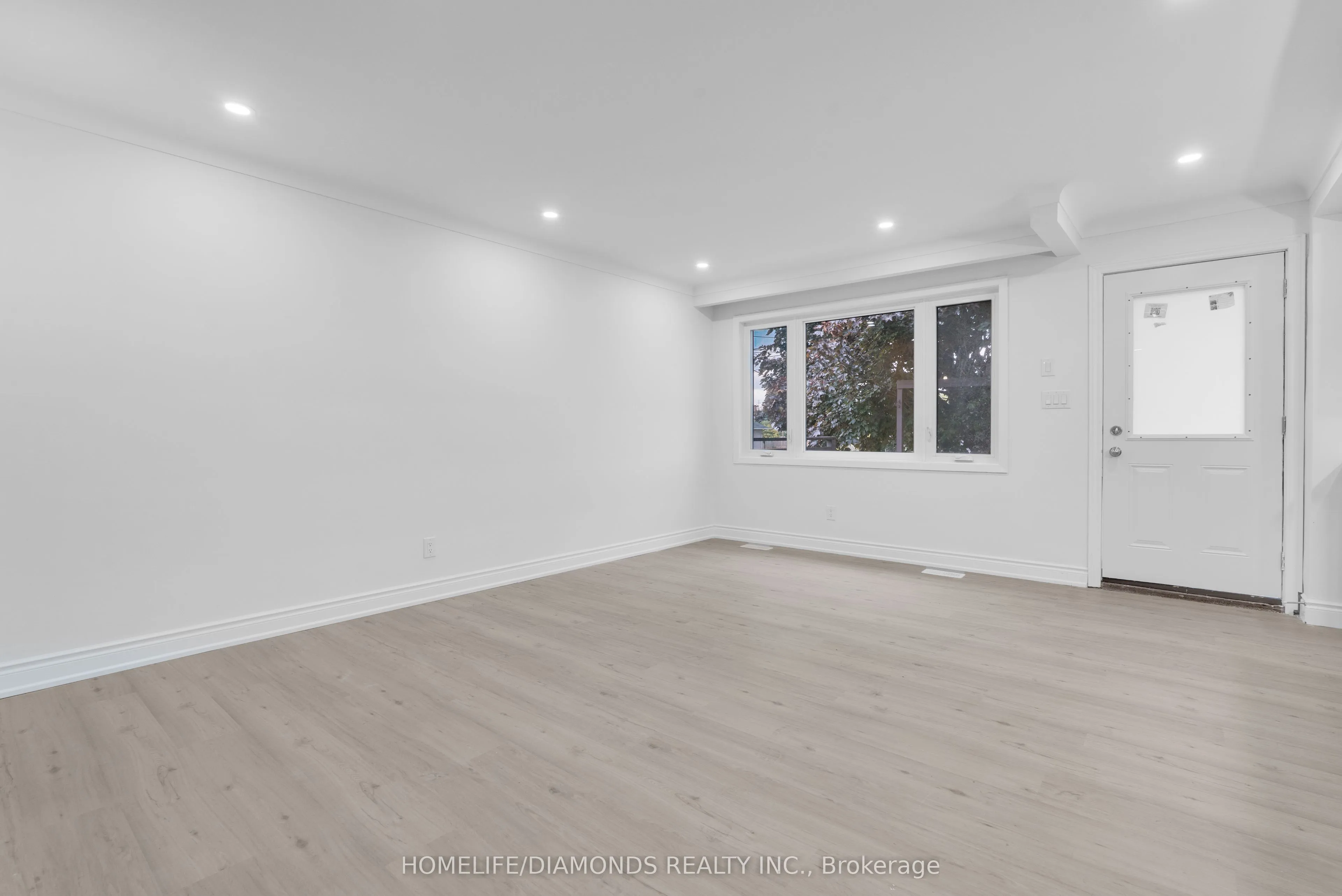 210 MACKAN Street, ON L2V 1G7