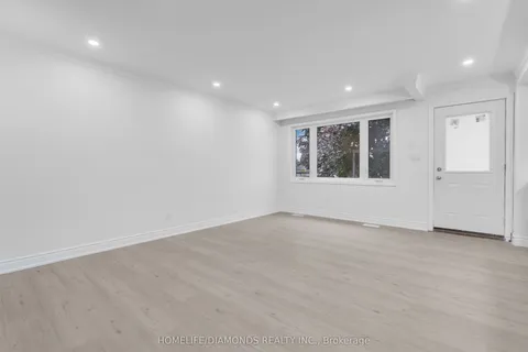 210 MACKAN Street, ON L2V 1G7