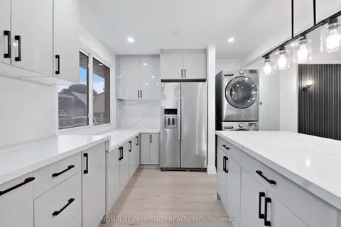 210 MACKAN Street, ON L2V 1G7