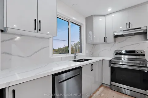 210 MACKAN Street, ON L2V 1G7