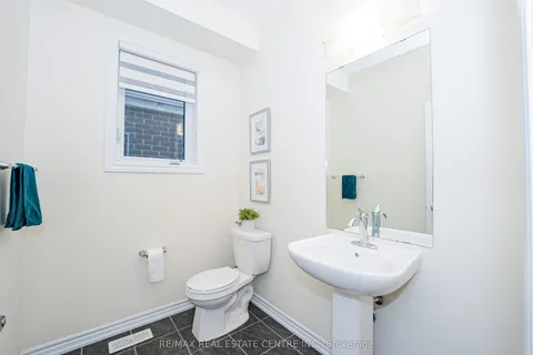 22 Oaktree Drive, ON N3W 0E6